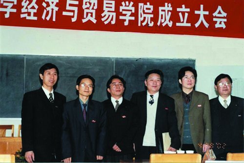 五楼自拍
成立.jpg